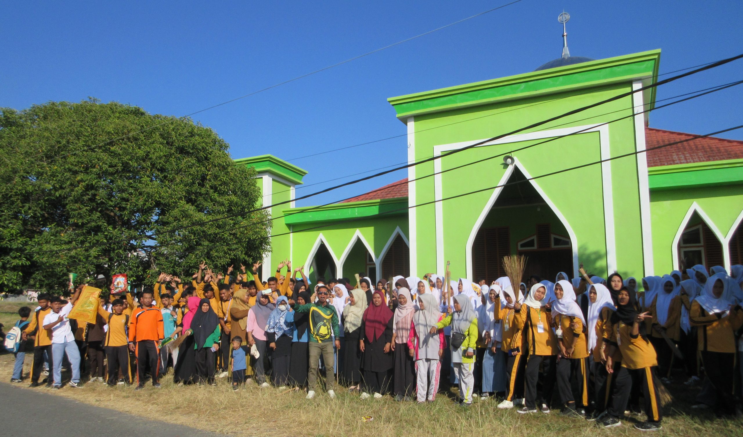 MAS BABANG GELAR KERJA BAKTI DI DUA MASJID, SEMARAKKAN HUT KE-81 KEMERDEKAAN RI MAS BABANG GELAR KERJA BAKTI DI DUA MASJID, SEMARAKKAN HUT KE-81 KEMERDEKAAN RI