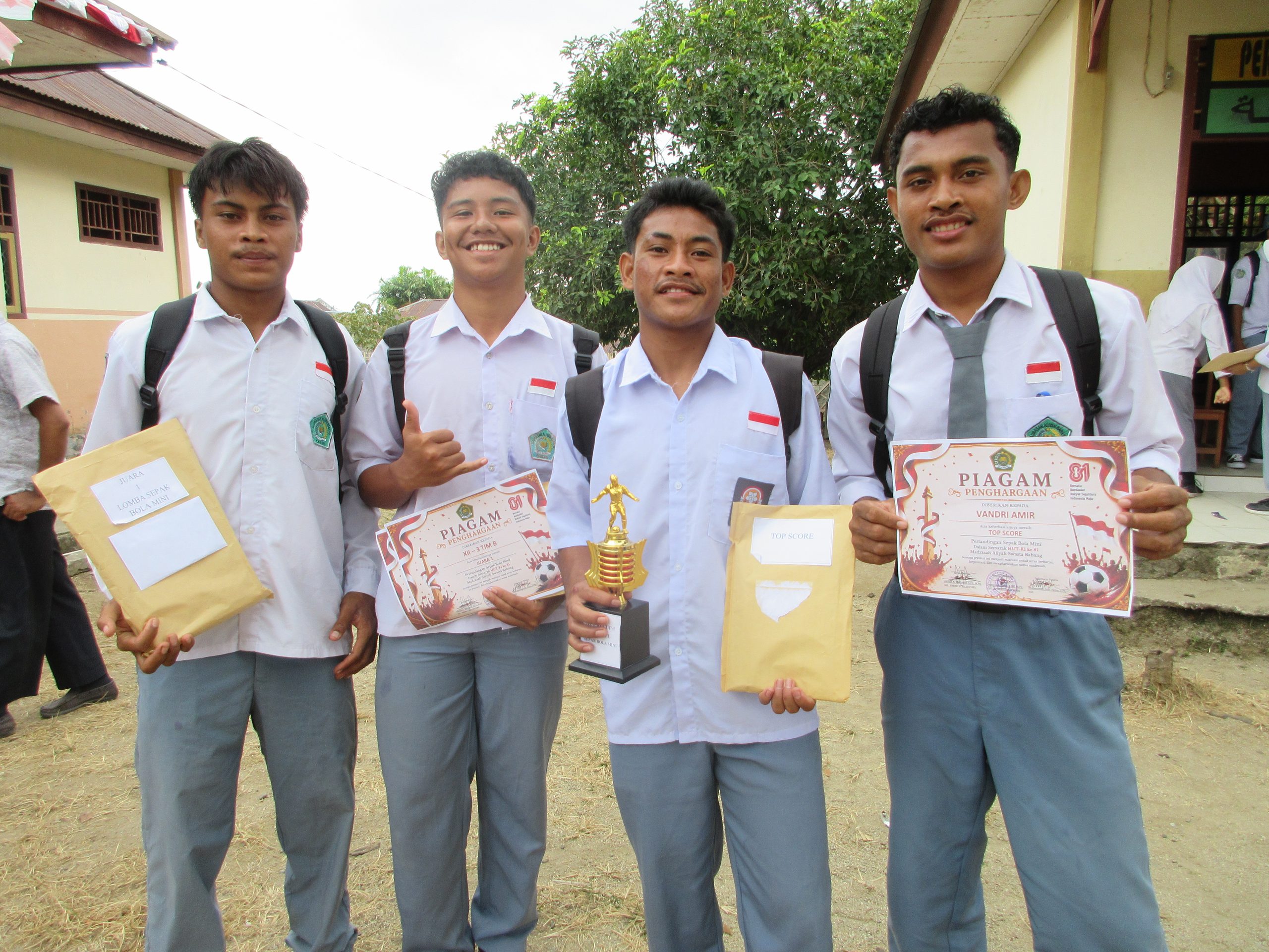Kelas XII-3 Tim B Raih Juara 1 Pertandingan Sepak Bola Semarak HUT RI ke-81 Madrasah Aliyah Swasta Babang