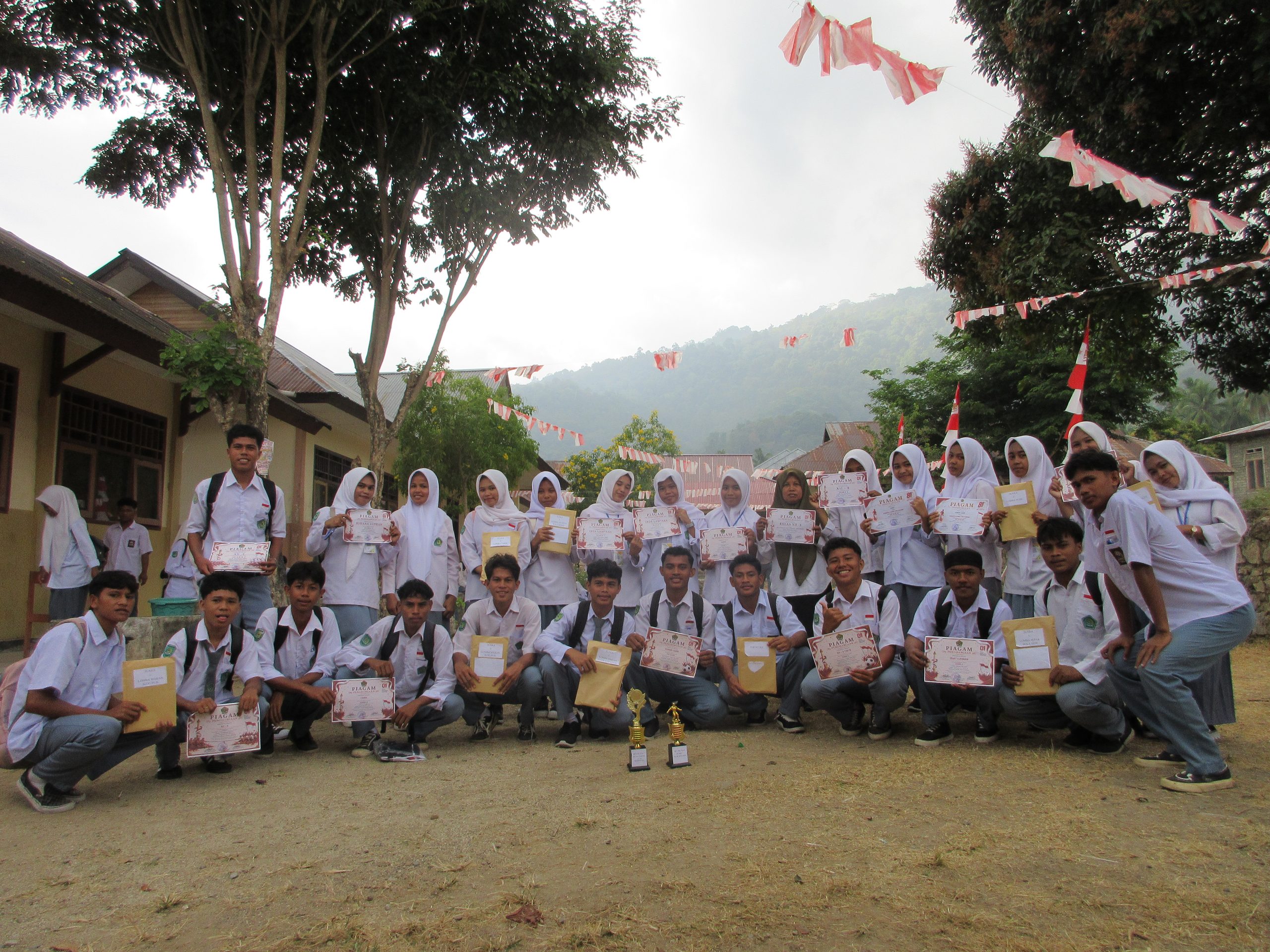 Kelas XII-3 Raih Juara Umum 1 Semarak HUT RI ke-81 Madrasah Aliyah Swasta Babang