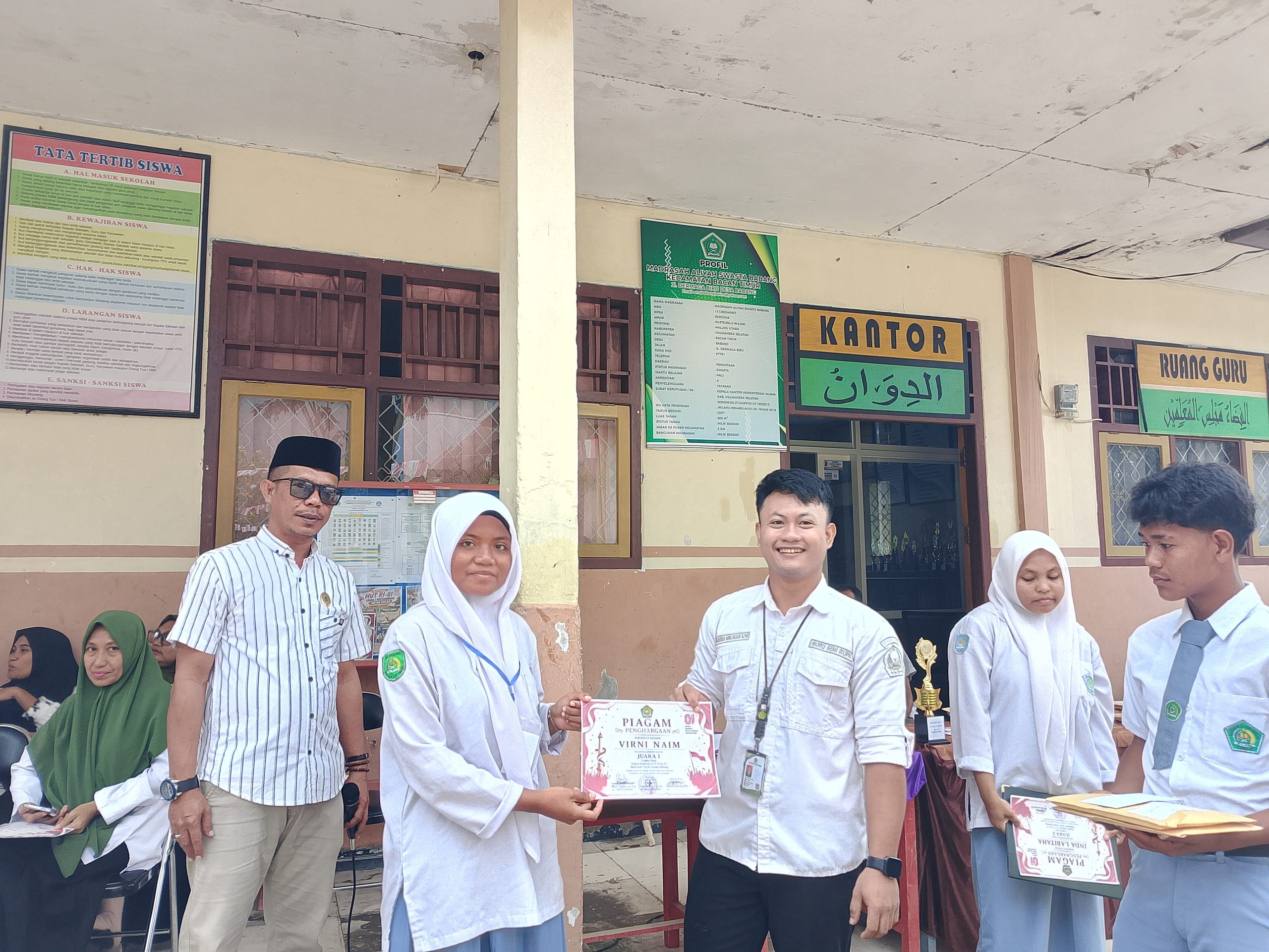 Virni Naim Raih Juara 1 Lomba Puisi Semarak HUT RI ke-81 Madrasah Aliyah Swasta Babang