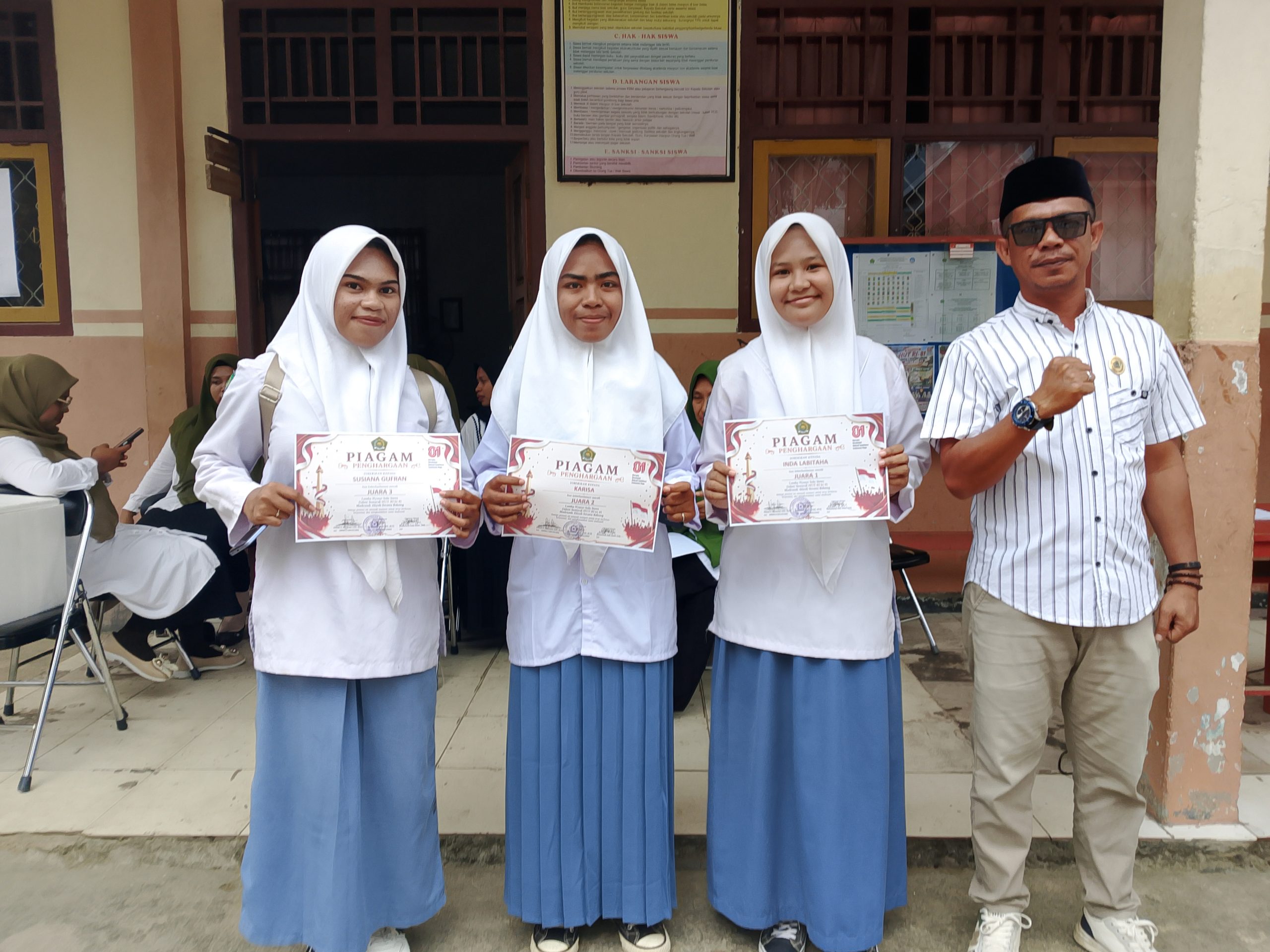 Tiga Srikandi MAS Babang Borong Juara Lomba Nyanyi Solo dalam semarak HUT RI ke 81 Madrasah Aliyah Swasta Babang