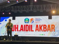 Guru Seni Rupa Madrasah Aliyah Swasta Babang Tampil Membawakan Puisi “Mantra Tiga Penjuru” pada HUT Kabupaten Halmahera Selatan ke-23